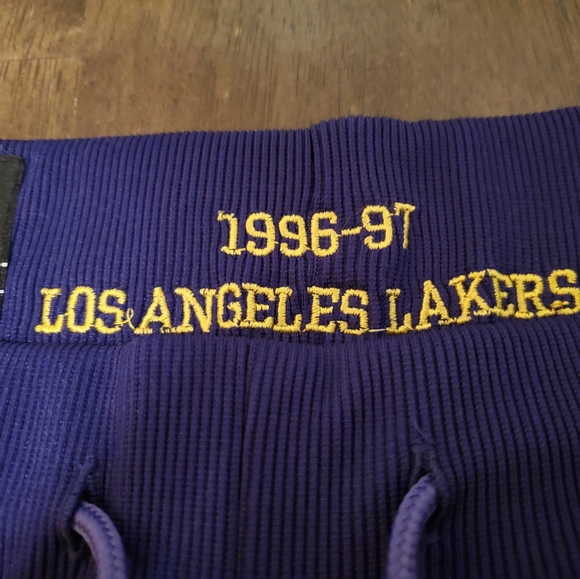 Los Angeles Lakers - Picture 6 of 7